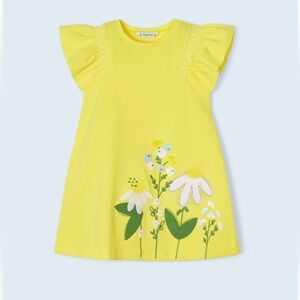 Pretty Mayoral size 7 Daisy embroidered dress!